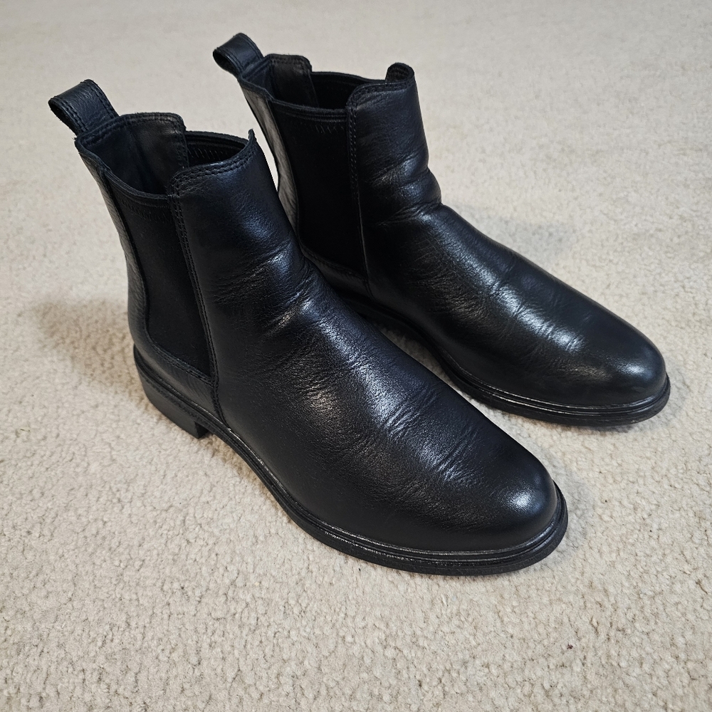 Clarks Black Leather Womens Chelsea Boots